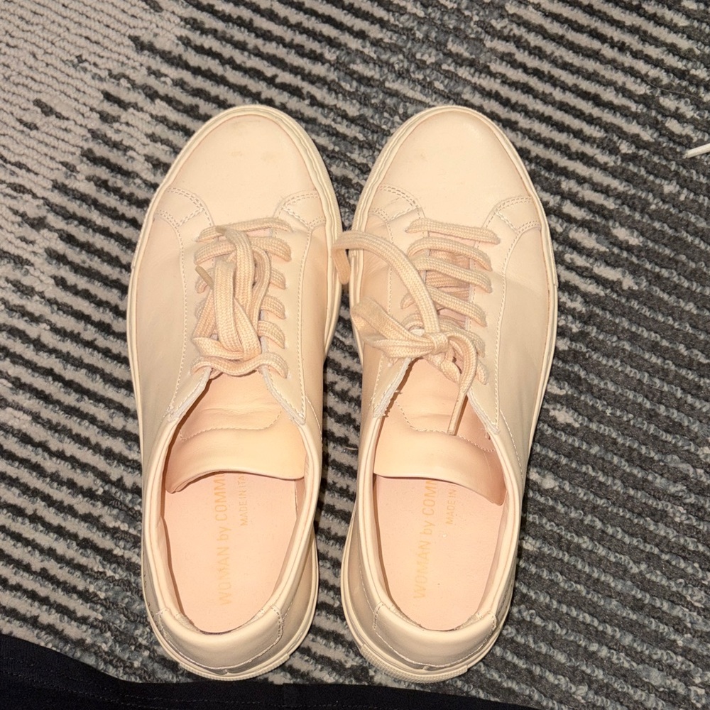 Common project sneakers